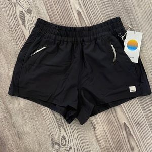 Vuori Women’s Dash Short in black